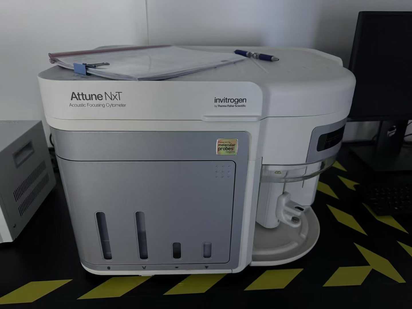 Invitrogen Attune NxT 2-Laser 7-Color Flow Cytometer